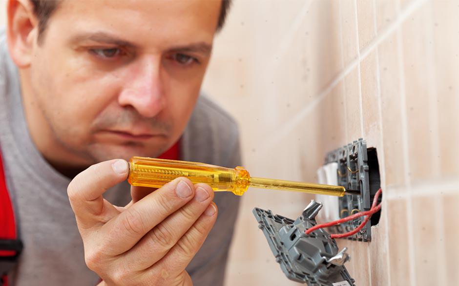 je recherche un électricien Paris 14